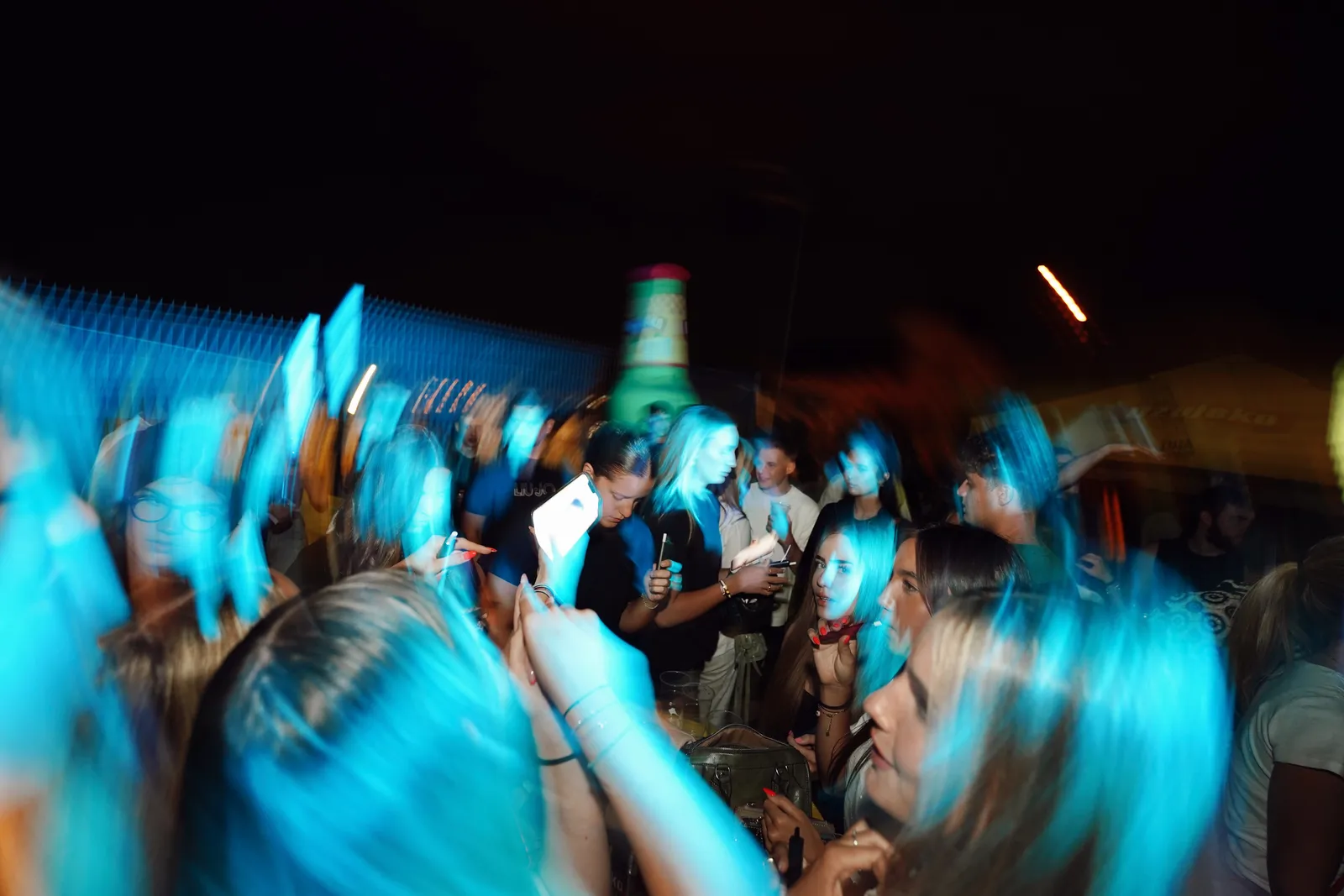 Noćni party pod šatorom uz DJ-a